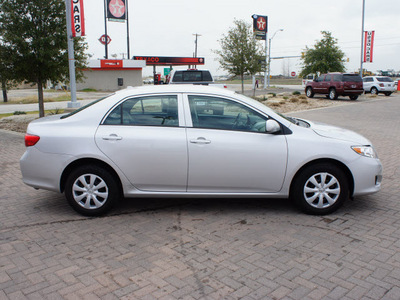 toyota corolla 2010 silver sedan le gasoline 4 cylinders front wheel drive automatic 76087
