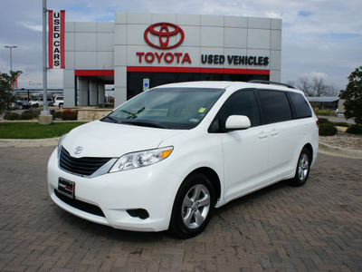 toyota sienna 2012 white van le gasoline 6 cylinders front wheel drive automatic 76087