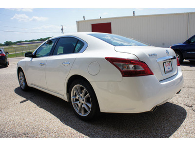 nissan maxima 2011 white sedan 3 5 s gasoline 6 cylinders front wheel drive automatic 76543