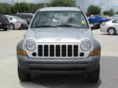 jeep liberty 2006 silver suv sport gasoline 6 cylinders rear wheel drive 6 speed manual 33884