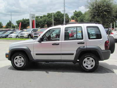 jeep liberty 2006 silver suv sport gasoline 6 cylinders rear wheel drive 6 speed manual 33884