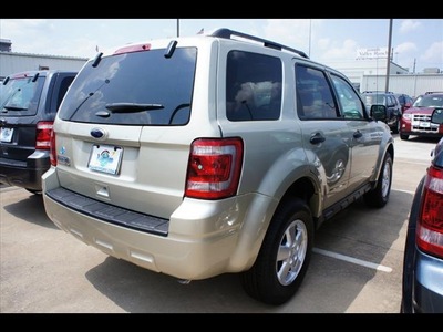 ford escape 2012 gold suv xlt gasoline 4 cylinders front wheel drive 6 speed automatic 77338