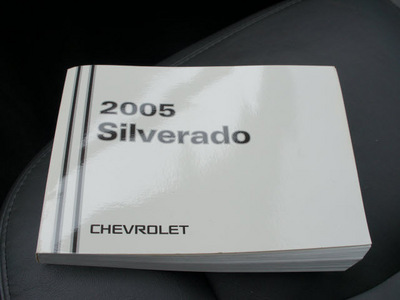 chevrolet silverado 1500 2005 black z71 gasoline 8 cylinders 4 wheel drive automatic 76087