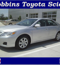toyota camry 2010 silver sedan se gasoline 4 cylinders front wheel drive automatic 75503