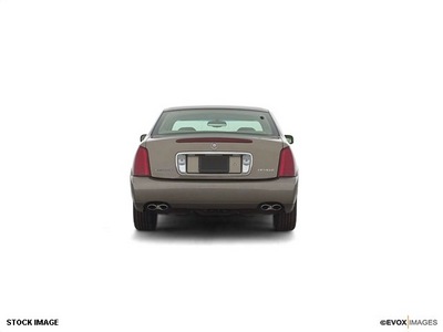 cadillac deville 2000 sedan gasoline 8 cylinders front wheel drive not specified 44060