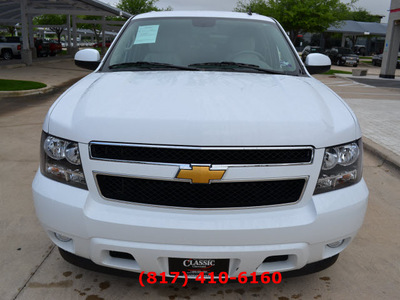 chevrolet suburban 2012 white suv lt 1500 flex fuel 8 cylinders 2 wheel drive automatic 76051