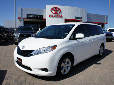 toyota sienna 2012 white van le 8 passenger gasoline 6 cylinders front wheel drive 6 speed automatic 76087