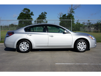 nissan altima 2011 silver sedan 2 5 s gasoline 4 cylinders front wheel drive automatic 77338