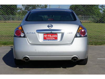 nissan altima 2011 silver sedan 2 5 s gasoline 4 cylinders front wheel drive automatic 77338