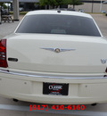 chrysler 300 2006 off white sedan c w navigation gasoline 8 cylinders rear wheel drive automatic 76051