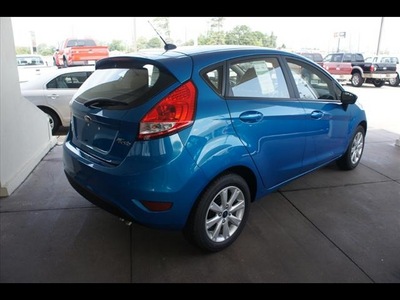 ford fiesta 2012 blue hatchback se gasoline 4 cylinders front wheel drive 4 speed automatic 77338