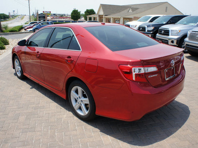 toyota camry 2012 red sedan se gasoline 4 cylinders front wheel drive 6 speed automatic 76087