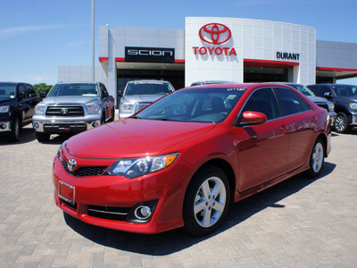 toyota camry 2012 red sedan se gasoline 4 cylinders front wheel drive 6 speed automatic 76087