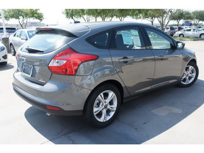 ford focus 2012 gray hatchback se flex fuel 4 cylinders front wheel drive automatic 77505