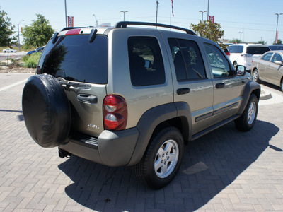 jeep liberty 2007 gold suv gasoline 6 cylinders 4 wheel drive automatic with overdrive 76087