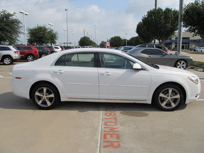 chevrolet malibu 2011 white sedan 1lt gasoline 4 cylinders front wheel drive automatic with overdrive 77099