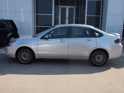 ford focus 2010 silver sedan ses gasoline 4 cylinders front wheel drive automatic with overdrive 77802