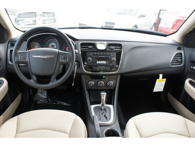 chrysler 200 2012 blkberry prl sedan lx gasoline 4 cylinders front wheel drive automatic 77388