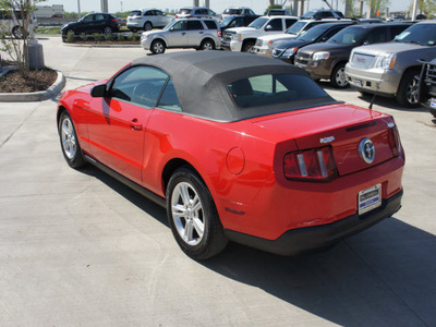 ford mustang 2010 dk  red v6 gasoline 6 cylinders rear wheel drive automatic 76137