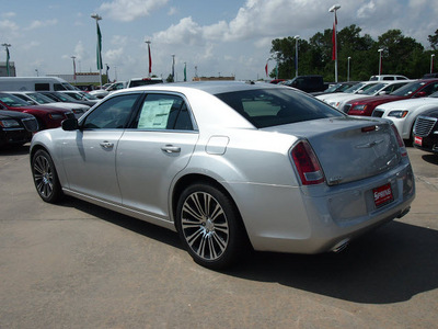 chrysler 300 2012 silver sedan s v8 gasoline 8 cylinders rear wheel drive automatic 77388