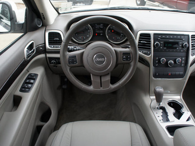 jeep grand cherokee 2011 stone white suv laredo gasoline 6 cylinders 2 wheel drive 5 speed automatic 76087