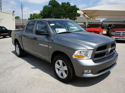 ram ram pickup 1500 2012 gray st gasoline 8 cylinders 4 wheel drive 6 speed automatic 76087