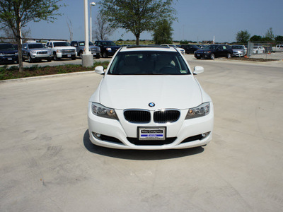 bmw 3 series 2009 white sedan 328i gasoline 6 cylinders rear wheel drive automatic 76137