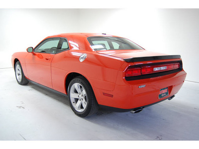 dodge challenger 2010 orange coupe r t gasoline 8 cylinders rear wheel drive automatic with overdrive 77630