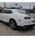 chevrolet camaro 2010 white coupe ss gasoline 8 cylinders rear wheel drive automatic with overdrive 77706