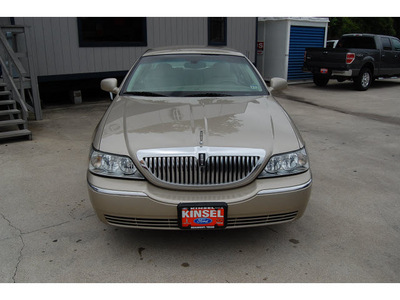 lincoln town car 2005 french silk clearco sedan signature gasoline 8 cylinders rear wheel drive automatic with overdrive 77706