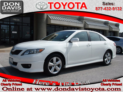 toyota camry 2010 white sedan se gasoline 4 cylinders front wheel drive automatic 76011