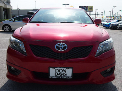 toyota camry 2011 red sedan se gasoline 4 cylinders front wheel drive automatic 76011