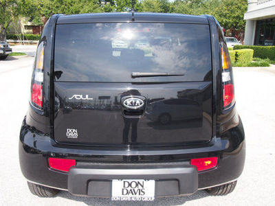 kia soul 2010 black hatchback sport gasoline 4 cylinders front wheel drive automatic 76011
