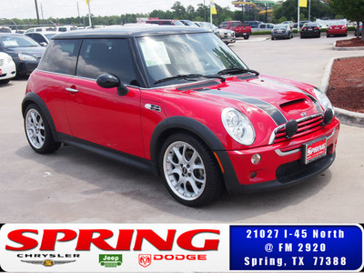 mini cooper 2006 red hatchback s gasoline 4 cylinders front wheel drive 6 speed manual 77388