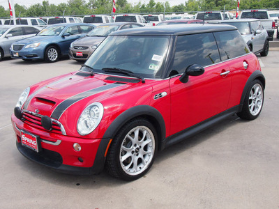 mini cooper 2006 red hatchback s gasoline 4 cylinders front wheel drive 6 speed manual 77388