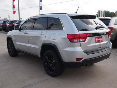 jeep grand cherokee 2012 silver suv laredo x gasoline 8 cylinders 2 wheel drive automatic 77388