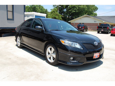 toyota camry 2011 black sedan se gasoline 4 cylinders front wheel drive automatic with overdrive 77706