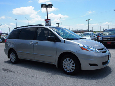 toyota sienna 2010 silver van ce 8 passenger gasoline 6 cylinders front wheel drive automatic 76011