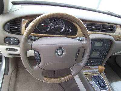 jaguar s type 2005 silver sedan 4 2 gasoline 8 cylinders rear wheel drive automatic 75503