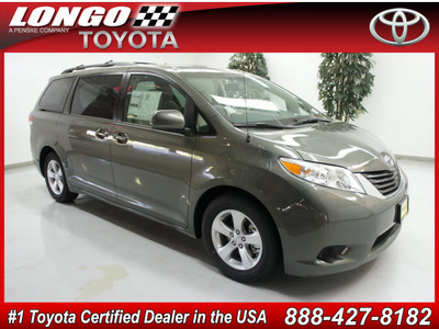 toyota sienna 2012 green van le 8 passenger gasoline 6 cylinders front wheel drive automatic 91731