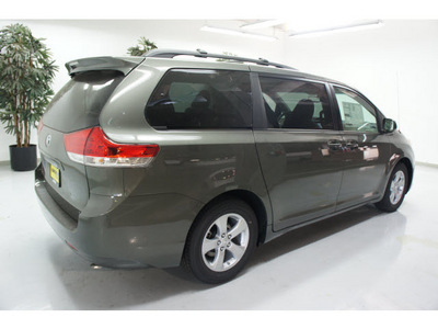 toyota sienna 2012 green van le 8 passenger gasoline 6 cylinders front wheel drive automatic 91731