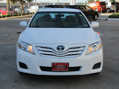 toyota camry 2011 white sedan le gasoline 4 cylinders front wheel drive automatic with overdrive 77074