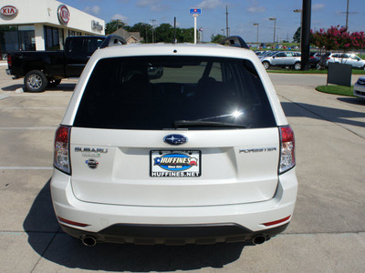 subaru forester 2009 white suv 2 5 x limited gasoline 4 cylinders all whee drive automatic 76205