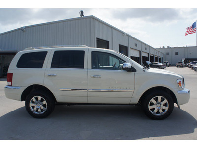 chrysler aspen 2009 white suv limited flex fuel 8 cylinders rear wheel drive 5 speed automatic 77338