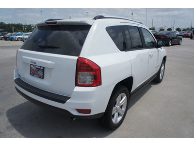 jeep compass 2012 bright white suv sport gasoline 4 cylinders 2 wheel drive not specified 77338