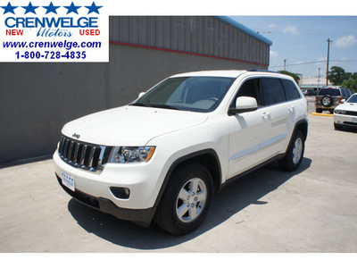 jeep grand cherokee 2012 white suv laredo gasoline 6 cylinders 2 wheel drive automatic 78028