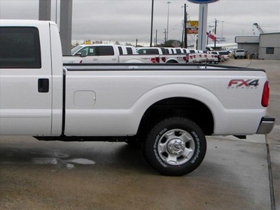 ford f 250 super duty 2012 white xlt flex fuel 8 cylinders 4 wheel drive 6 speed automatic 77026