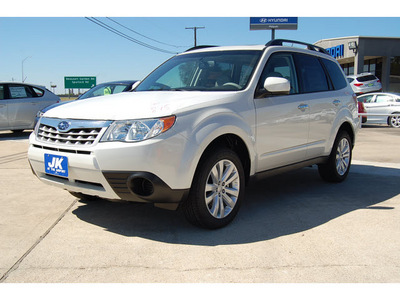 subaru forester 2011 white 2 5x premium gasoline 4 cylinders all whee drive automatic with overdrive 77627