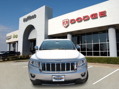 jeep grand cherokee 2012 silver suv overland gasoline 8 cylinders 2 wheel drive automatic 75067