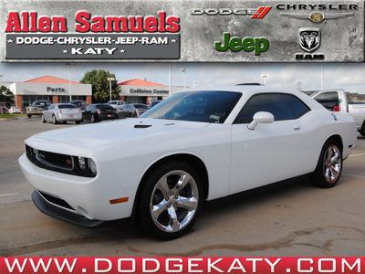 dodge challenger 2012 white coupe gasoline 8 cylinders rear wheel drive autostick 77450